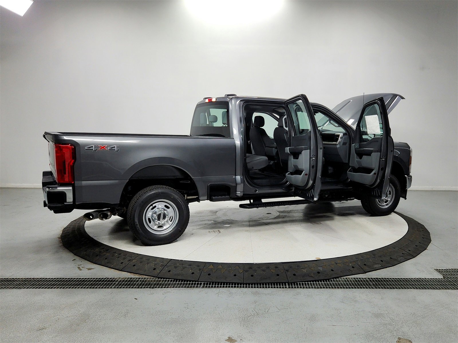 New 2025 Ford F250 XL w/ XL Chrome Package image 17