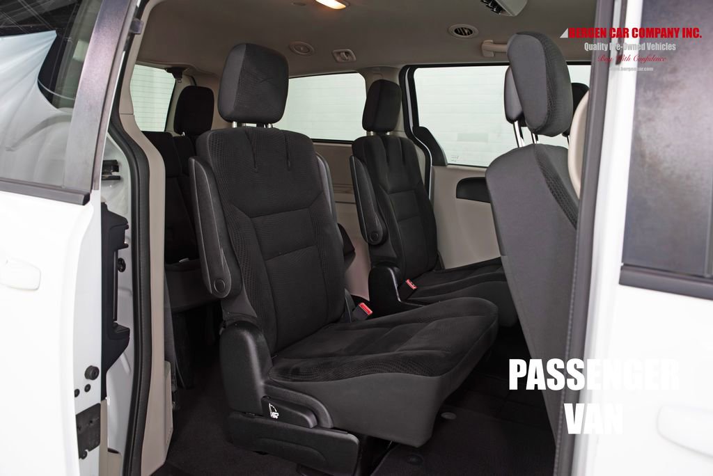 Used 2018 Dodge Grand Caravan SE w/ UConnect Hands-Free Group FWD image 18