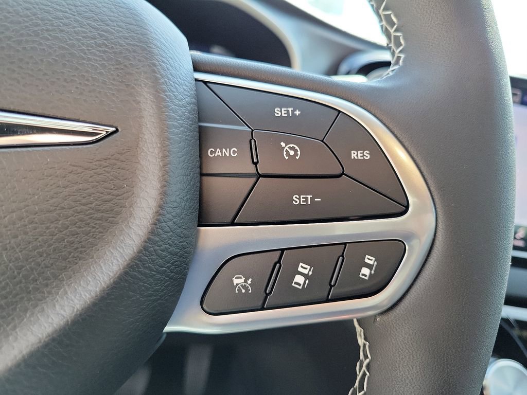 New 2025 Chrysler Voyager LX image 5