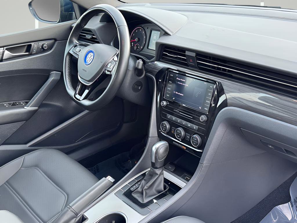 Used 2022 Volkswagen Passat 2.0T R-Line image 6