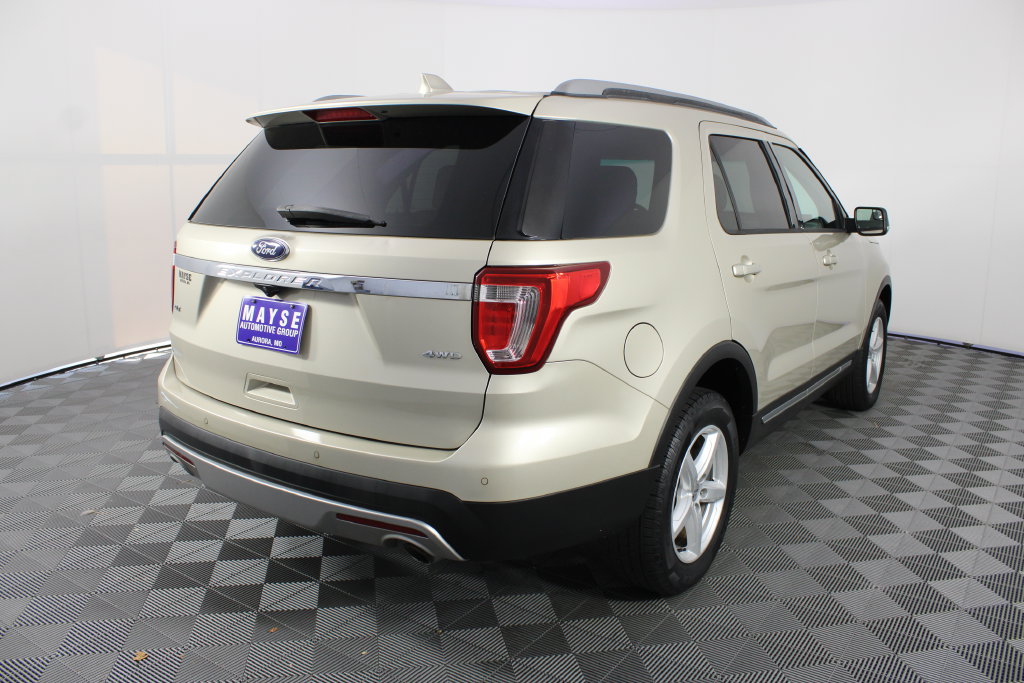 Used 2017 Ford Explorer XLT w/ Equipment Group 202A AWD/4WD image 25