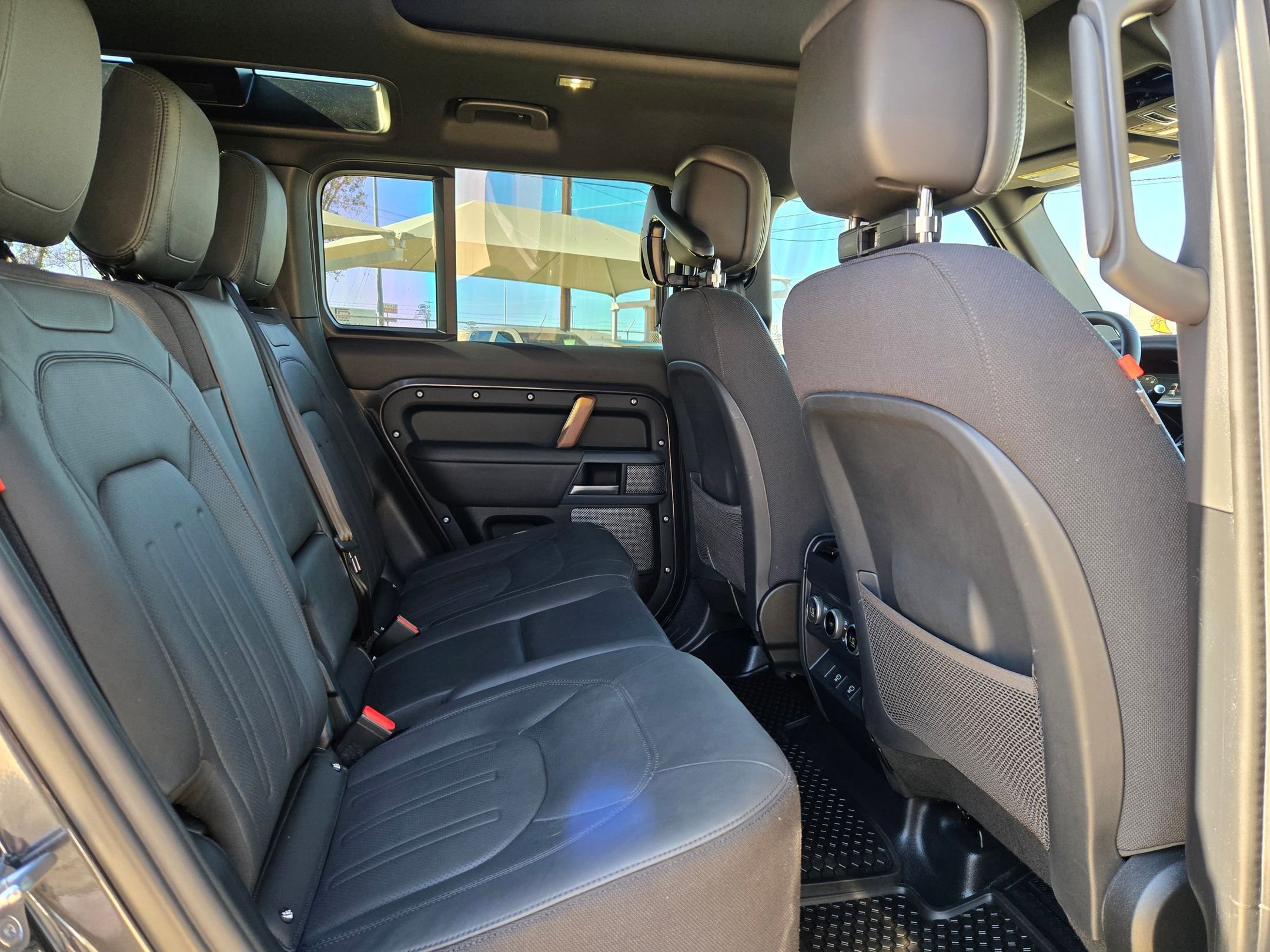 Used 2024 Land Rover Defender 110 X image 28