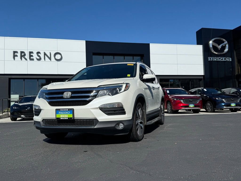 Used 2017 Honda Pilot Touring image 1