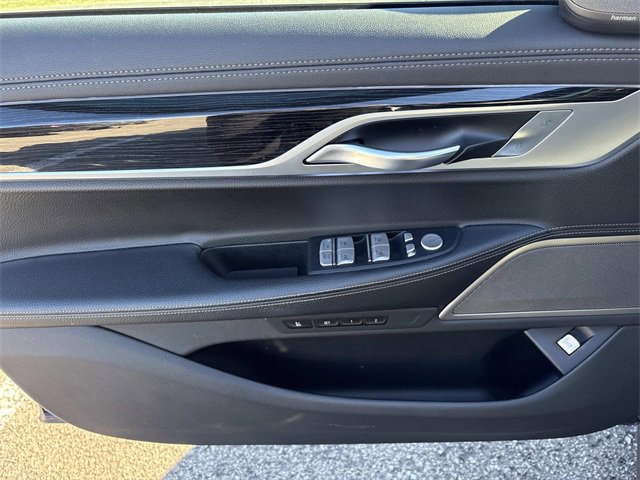 Used 2019 BMW 740i xDrive image 23