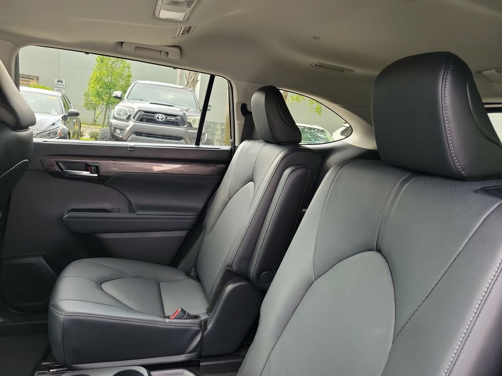Certified 2026 Toyota Highlander Limited AWD/4WD image 23