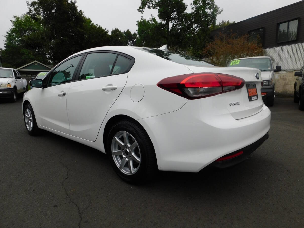Used 2017 Kia Forte LX image 3
