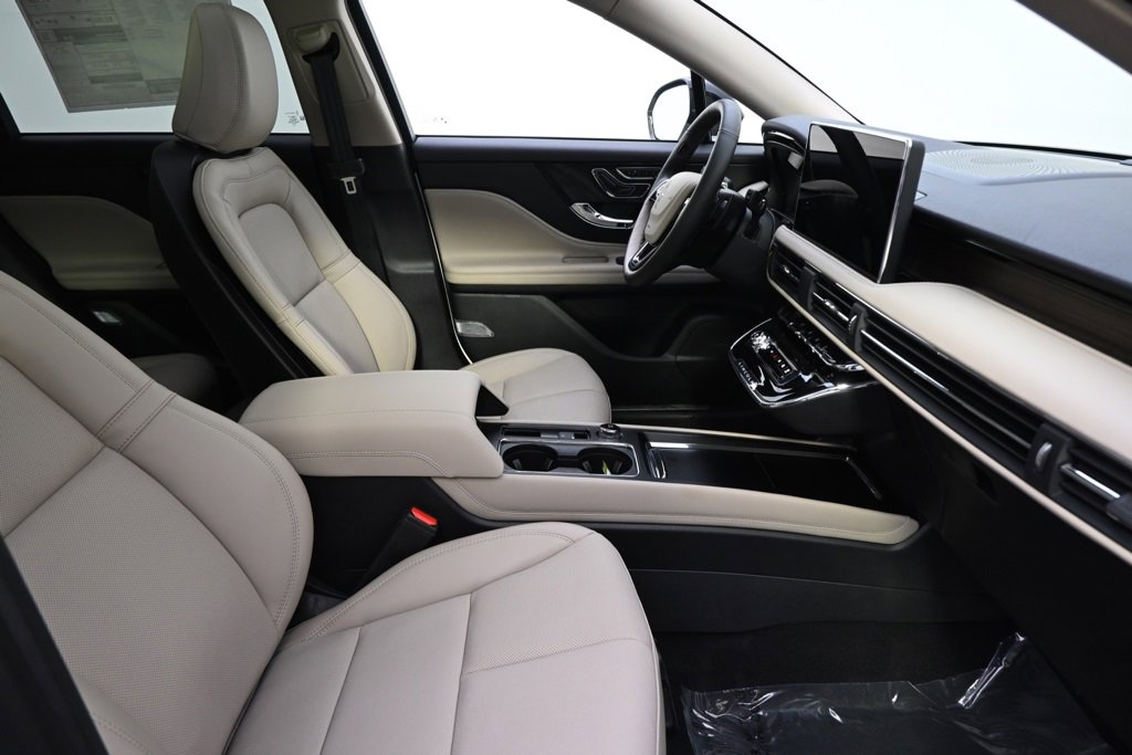 New 2026 Lincoln Corsair Reserve w/ Jet Appearance Package image 16