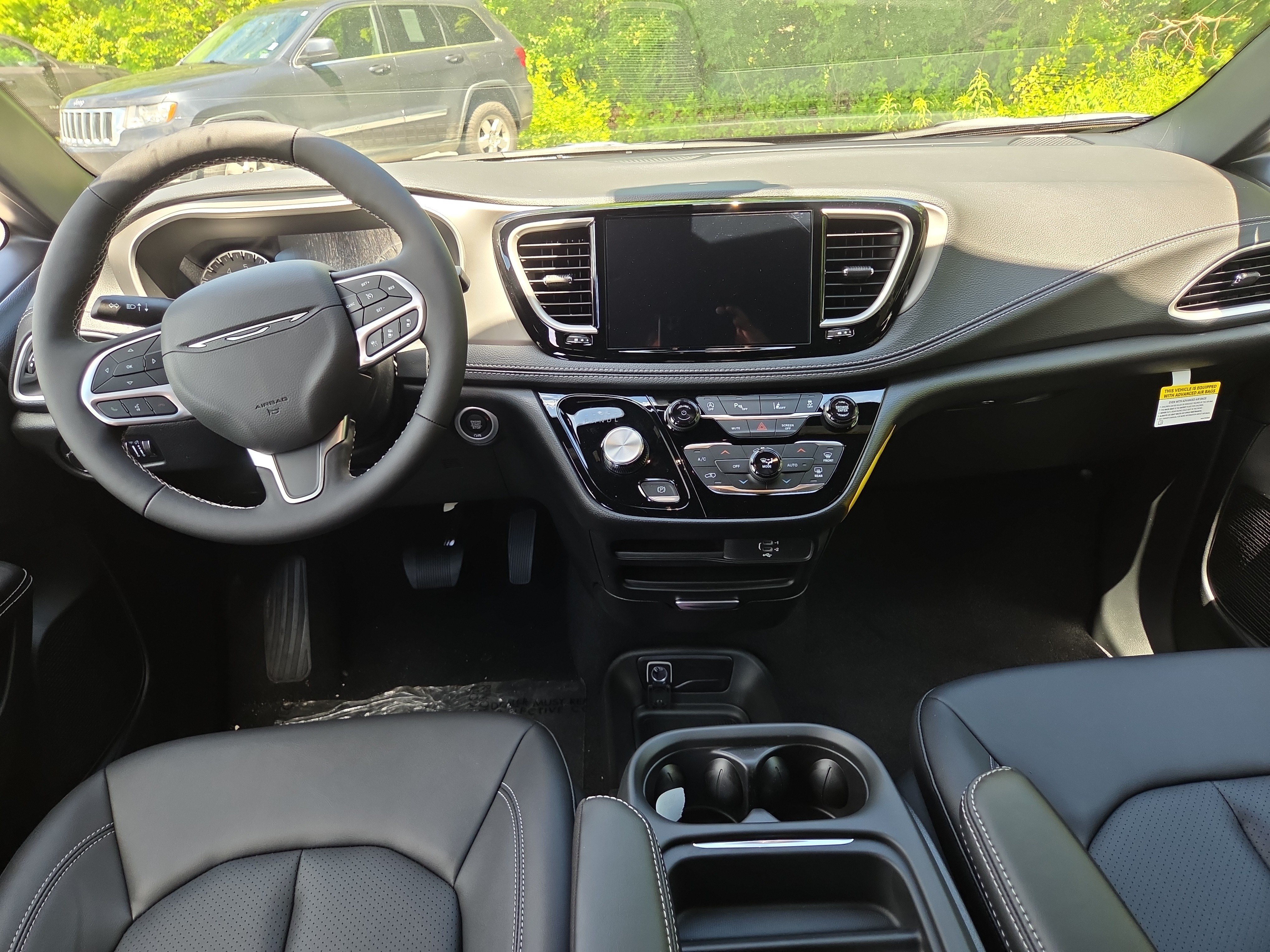 New 2027 Chrysler Pacifica Select FWD image 11