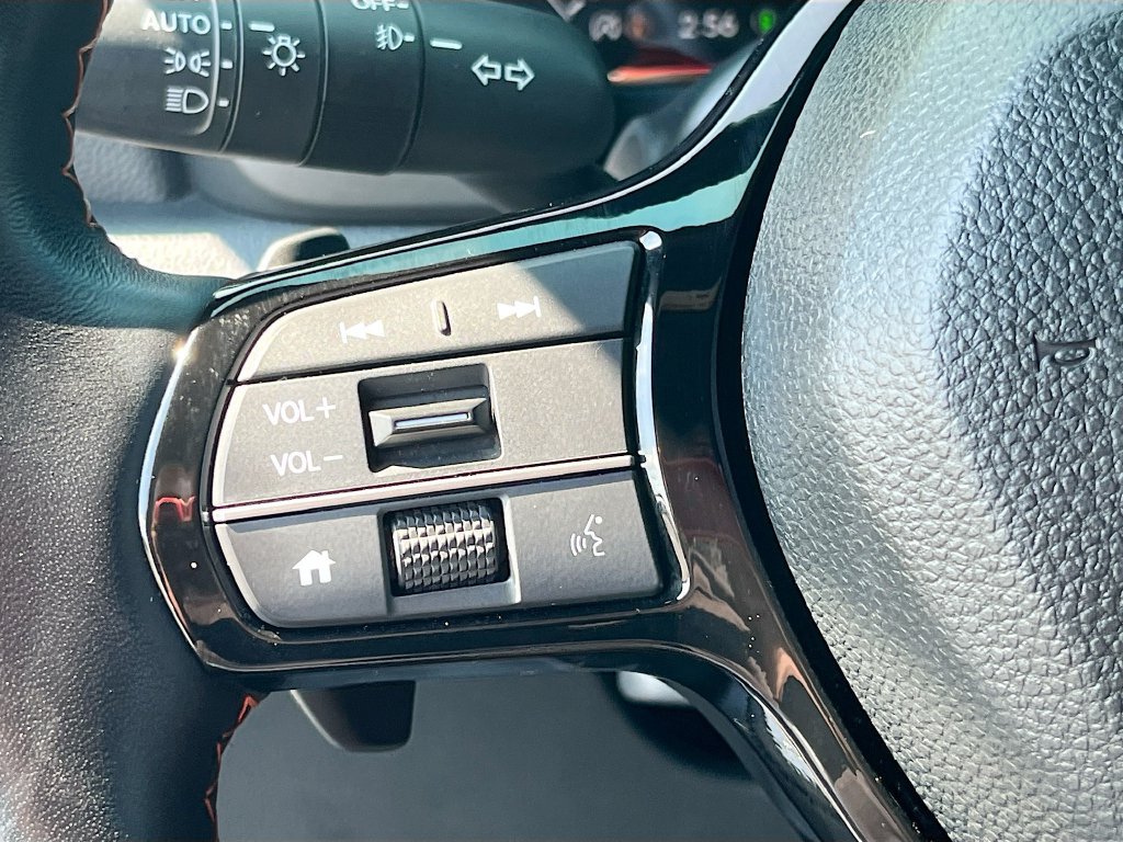 Used 2025 Honda Pilot TrailSport image 10