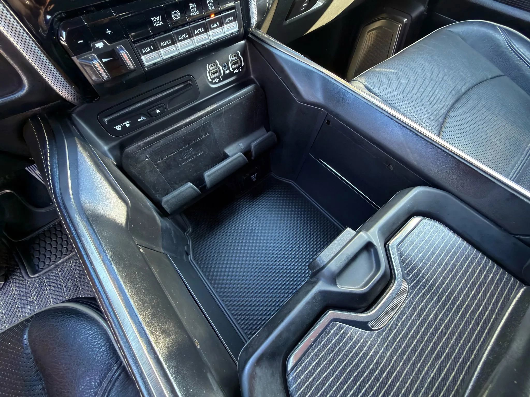 Used 2019 RAM 3500 Limited image 26