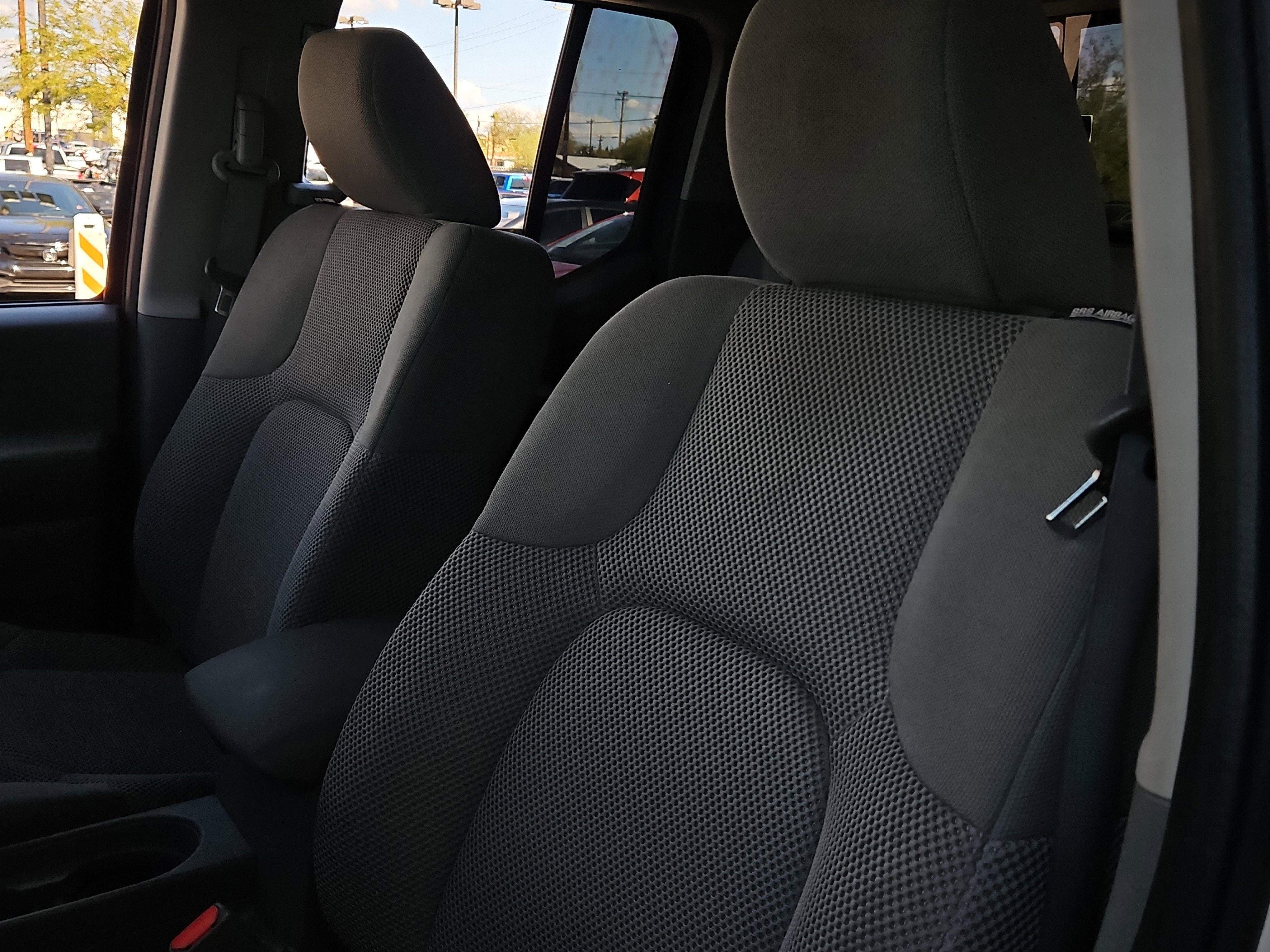 Used 2020 Nissan Frontier SV image 6