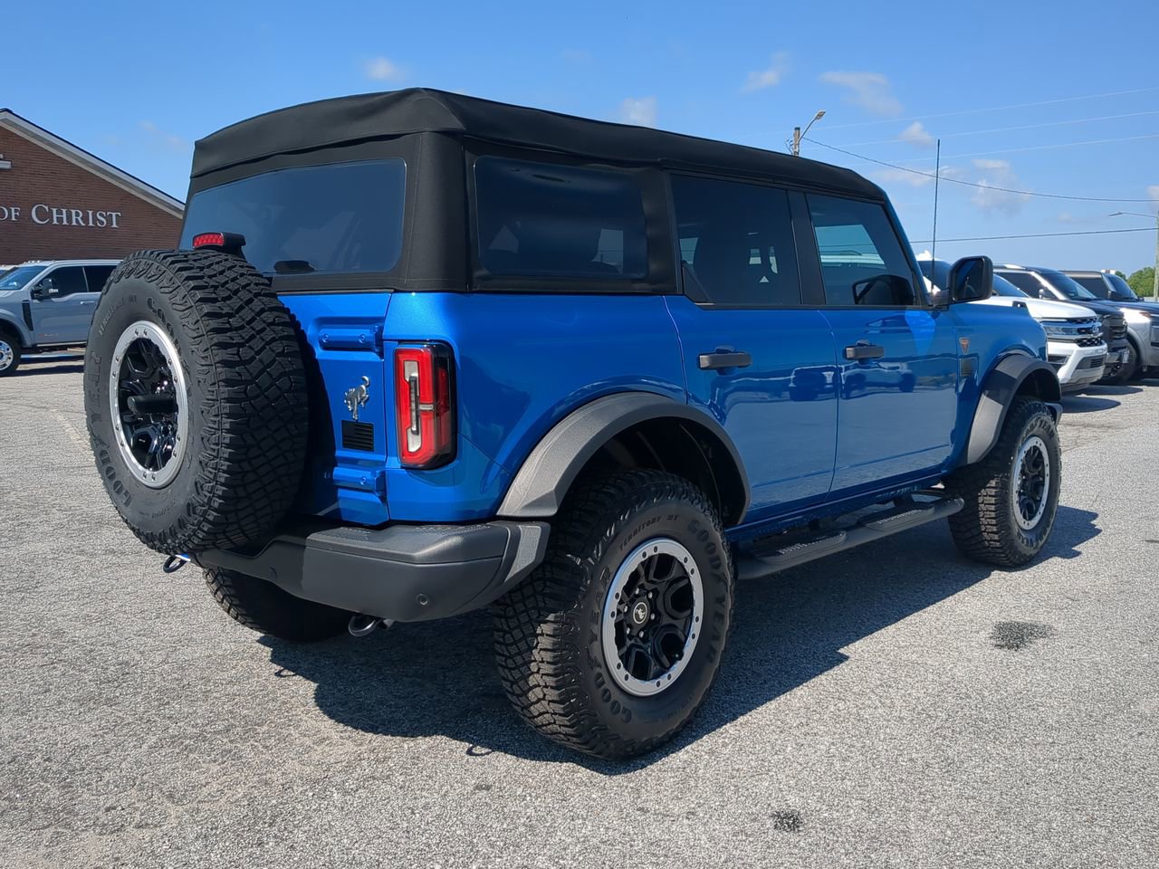 Certified 2023 Ford Bronco Badlands w/ Sasquatch Package AWD/4WD image 3