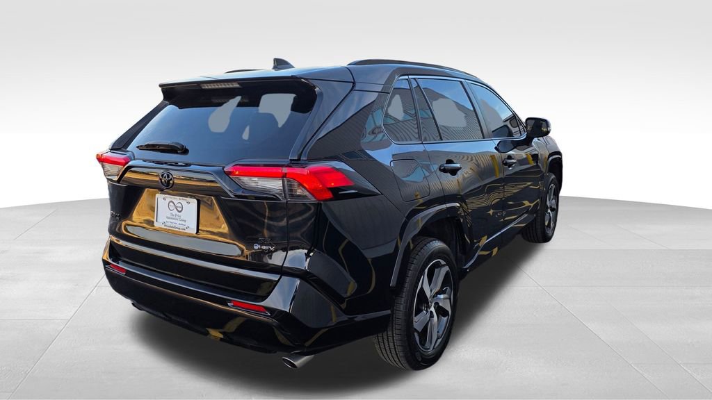 Used 2025 Toyota RAV4 SE w/ Weather & Moonroof Package image 5