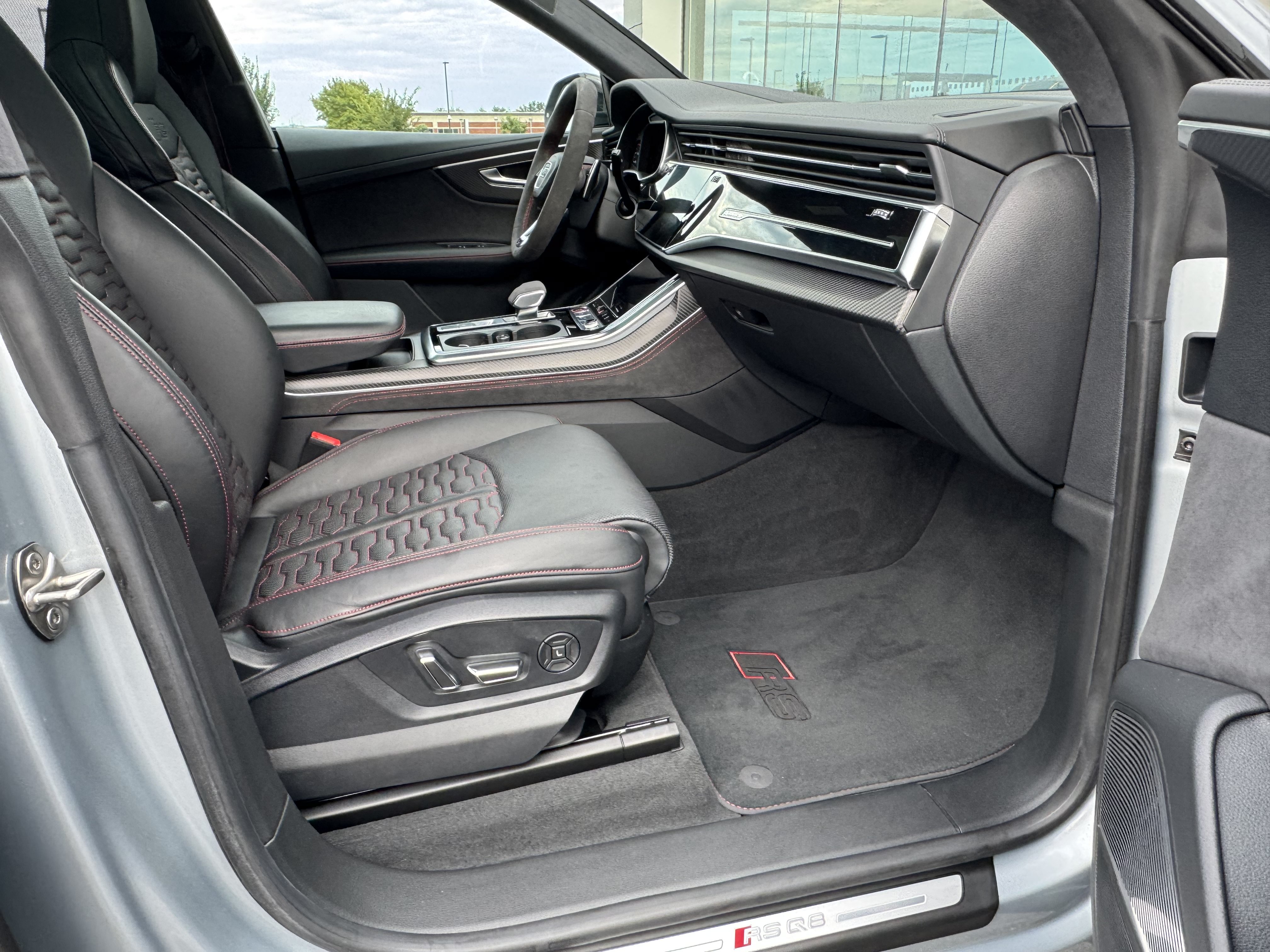 Used 2023 Audi RS Q8 w/ Black Optic Package AWD/4WD image 3