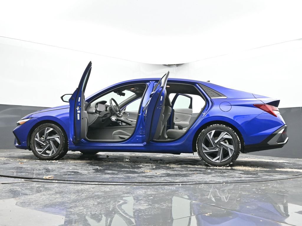 Used 2025 Hyundai Elantra SEL image 91