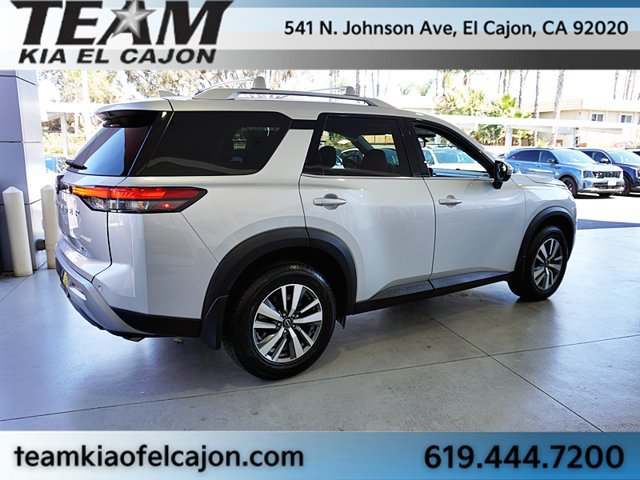 Used 2024 Nissan Pathfinder SL FWD image 9