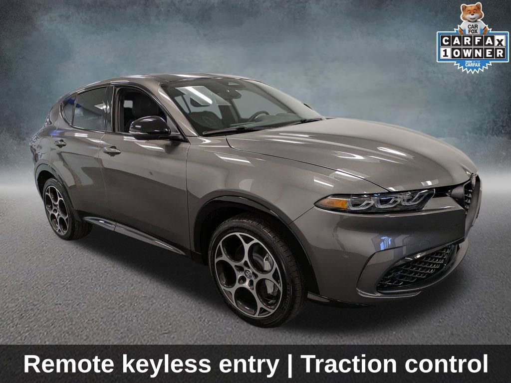 Used 2025 Alfa Romeo Tonale w/ Premium Package image 3