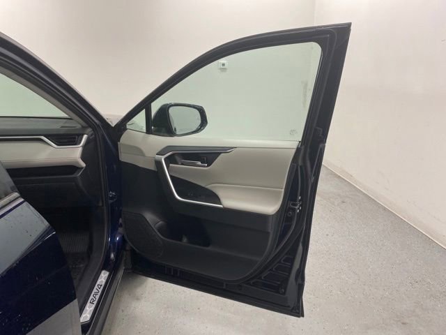 Used 2025 Toyota RAV4 XLE w/ Convenience Package image 31