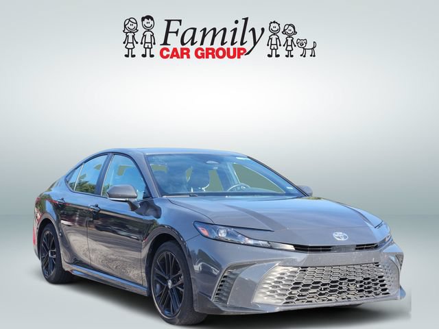 Used 2025 Toyota Camry SE FWD image 2