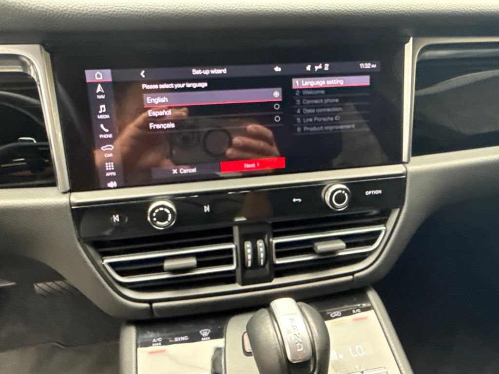 Certified 2024 Porsche Macan AWD/4WD image 37