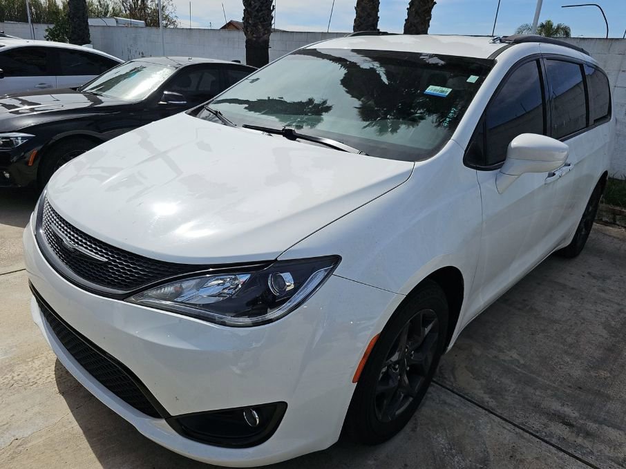 Used 2018 Chrysler Pacifica Touring-L w/ Premium Audio Group FWD image 15