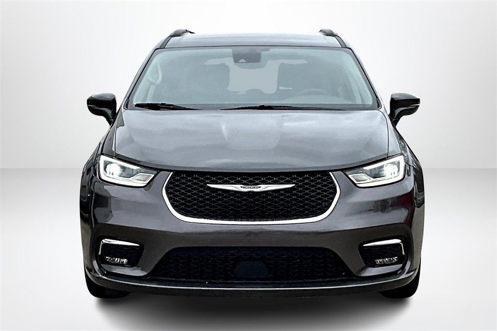 Used 2022 Chrysler Pacifica Touring-L image 2