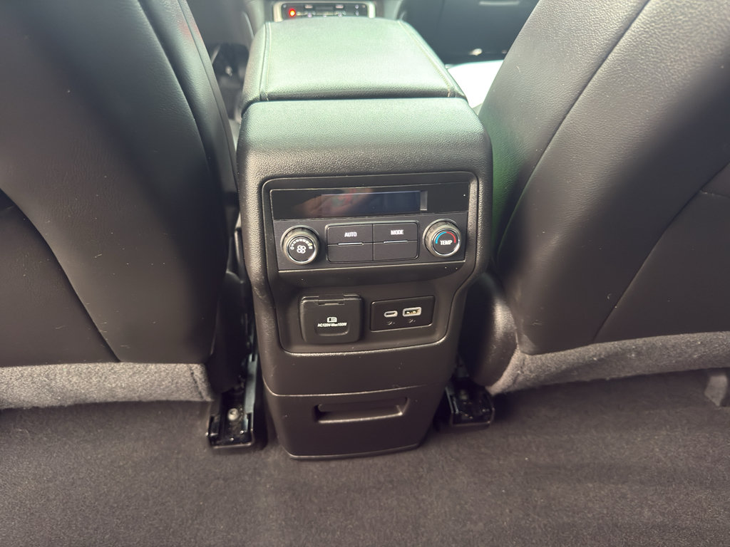 Certified 2023 GMC Acadia SLT w/ LPO, Floor Liner Package AWD/4WD image 33