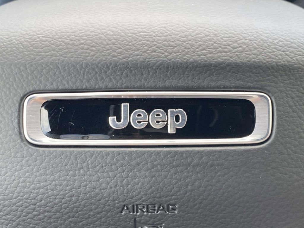 New 2026 Jeep Grand Cherokee Limited w/ Luxury Tech Group II RWD image 26