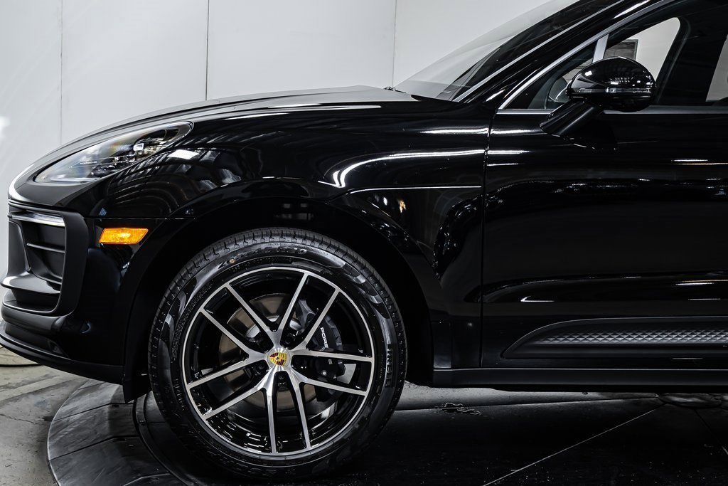 Certified 2025 Porsche Macan image 20