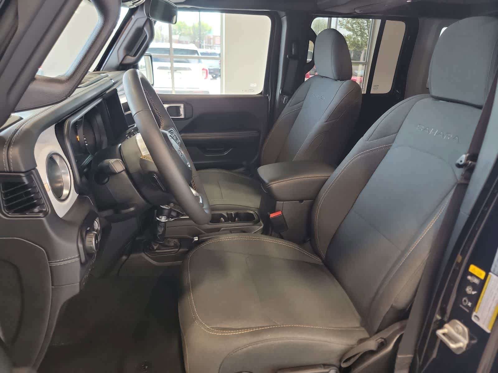 Used 2024 Jeep Wrangler Unlimited Sahara AWD/4WD image 14