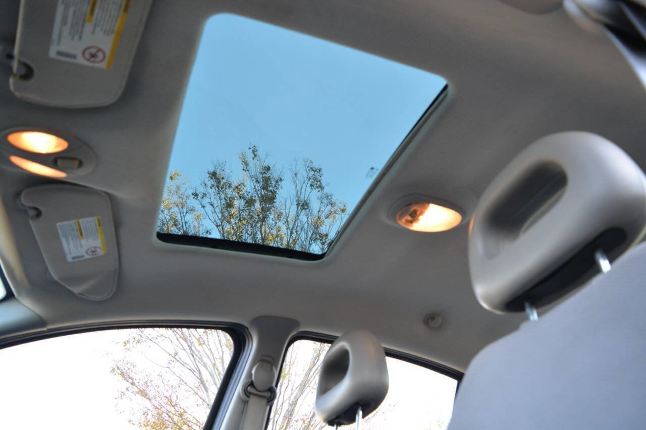 Used 2004 Saturn ION Level 2 image 22