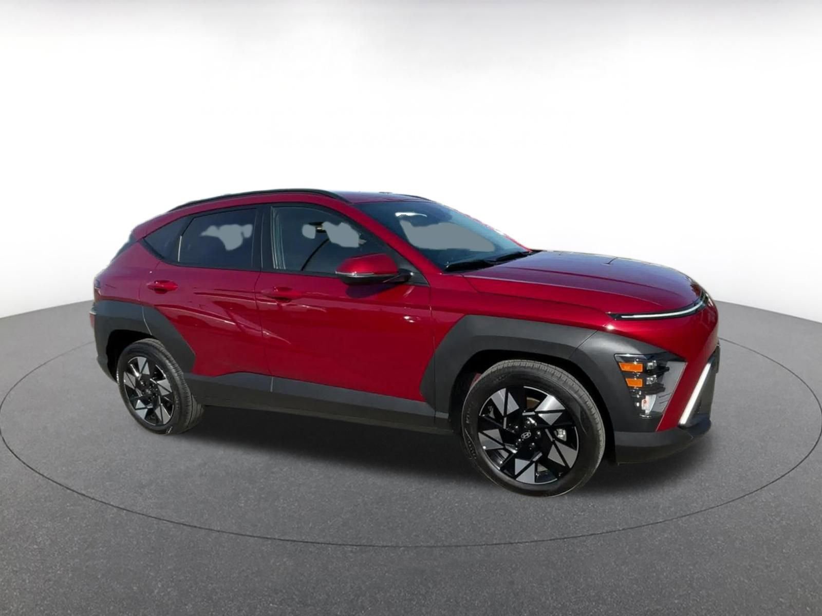 Used 2025 Hyundai Kona SEL FWD image 2