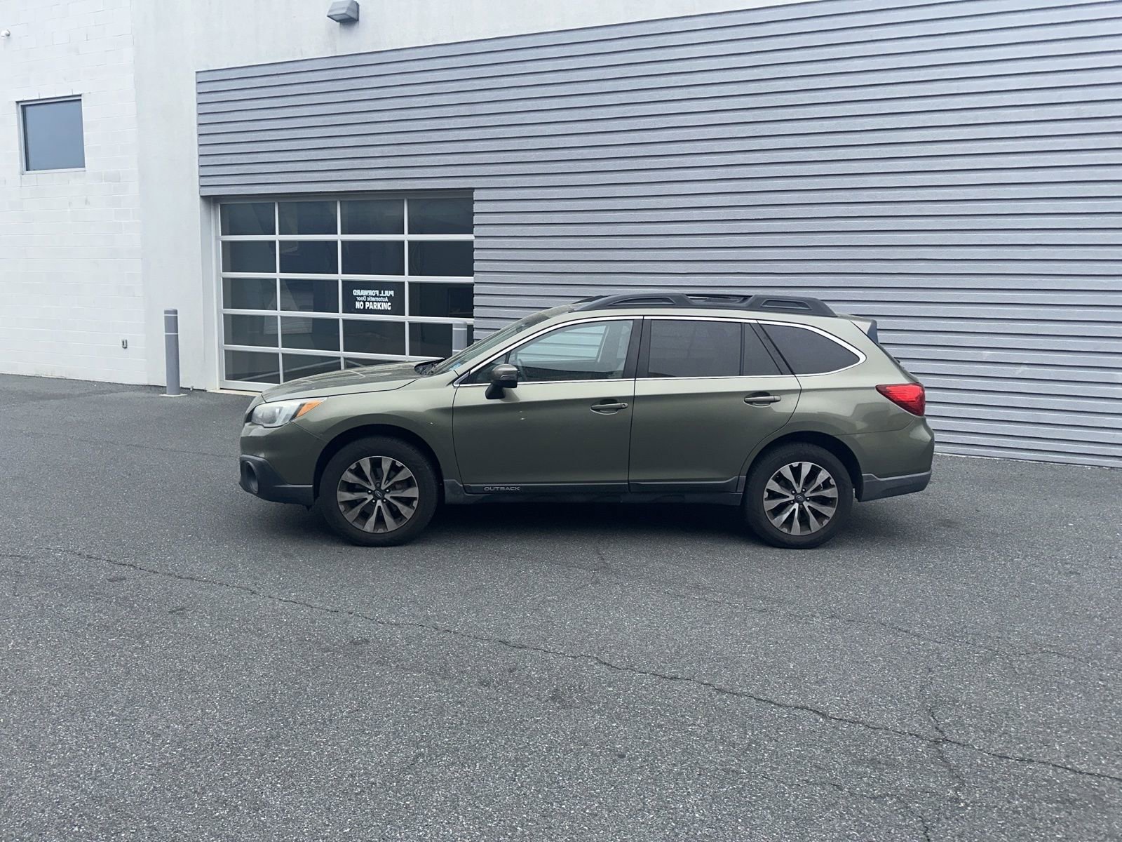 Used 2016 Subaru Outback 2.5i Limited image 2