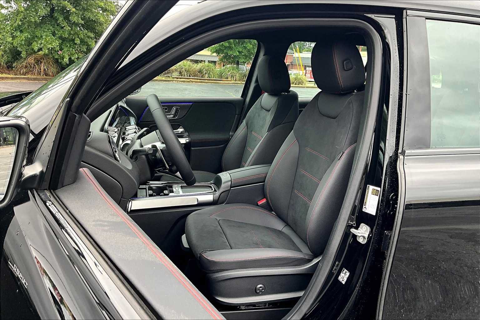 Used 2025 Mercedes-Benz GLB 35 AMG 4MATIC image 7