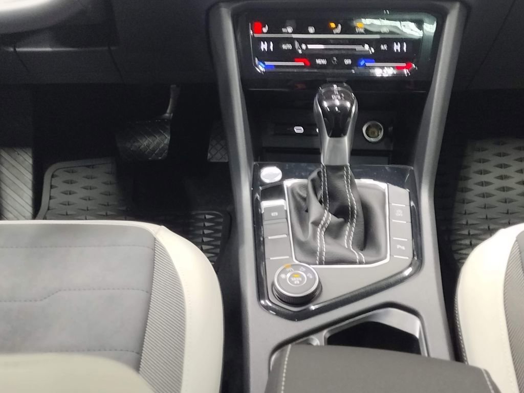 Used 2025 Volkswagen Taos SE image 36