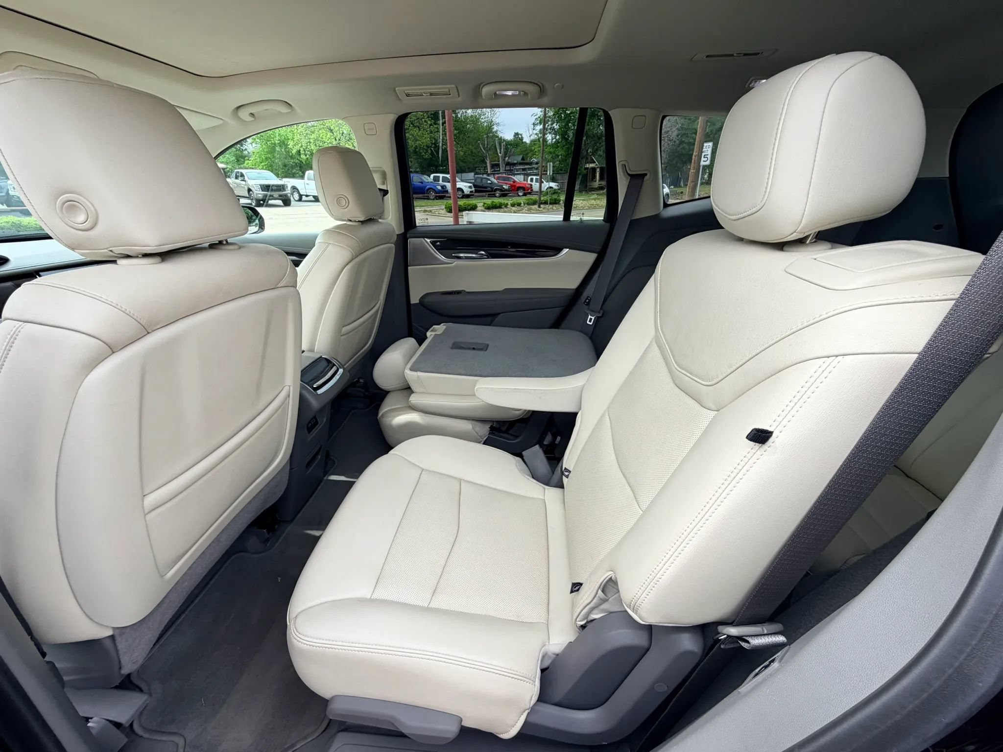 Used 2020 Cadillac XT6 Premium Luxury FWD image 17