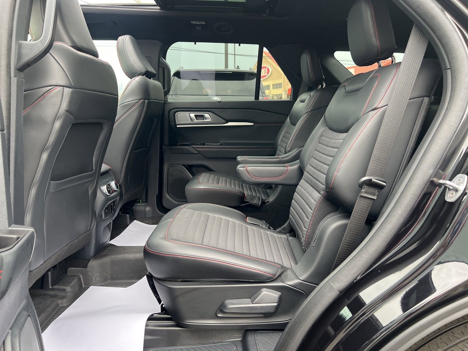 Used 2025 Ford Explorer ST-Line w/ Premium Package AWD/4WD image 47