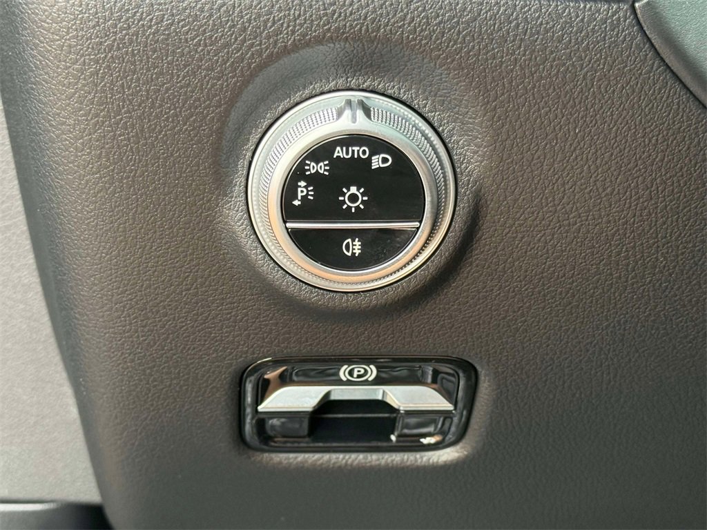 Used 2024 Mercedes-Benz CLE 300 4MATIC Coupe image 27