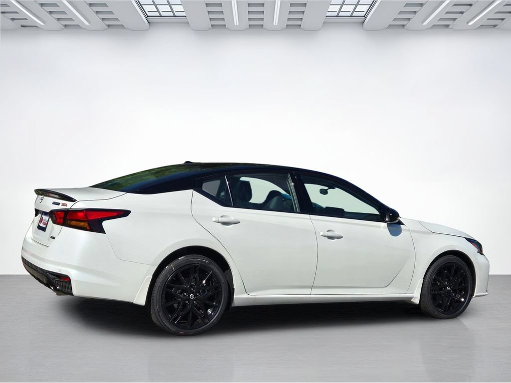 New 2026 Nissan Altima 2.5 SR w/ SR Midnight Edition Package AWD/4WD image 3