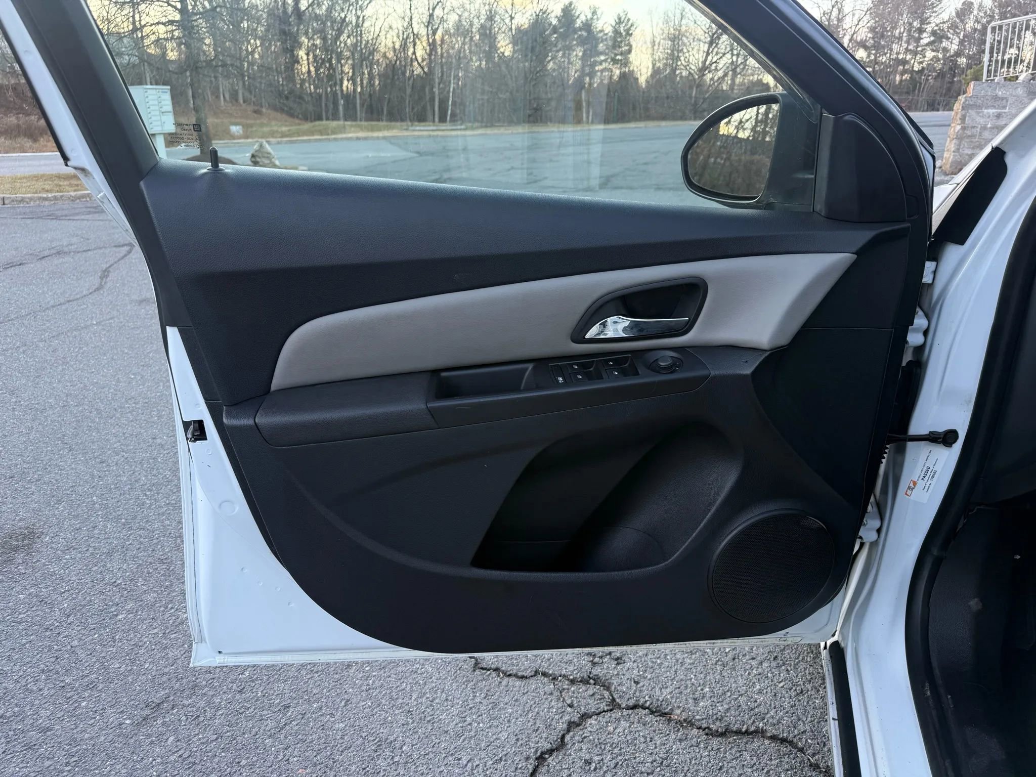 Used 2013 Chevrolet Cruze LS image 17