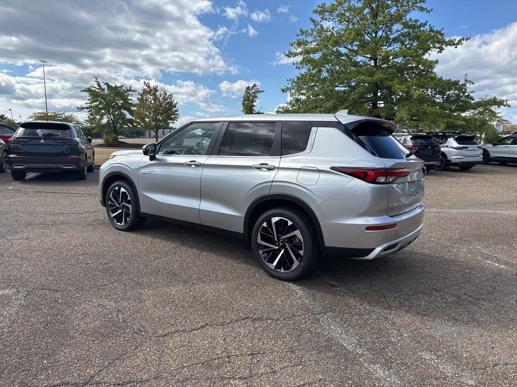 New 2025 Mitsubishi Outlander SE image 11