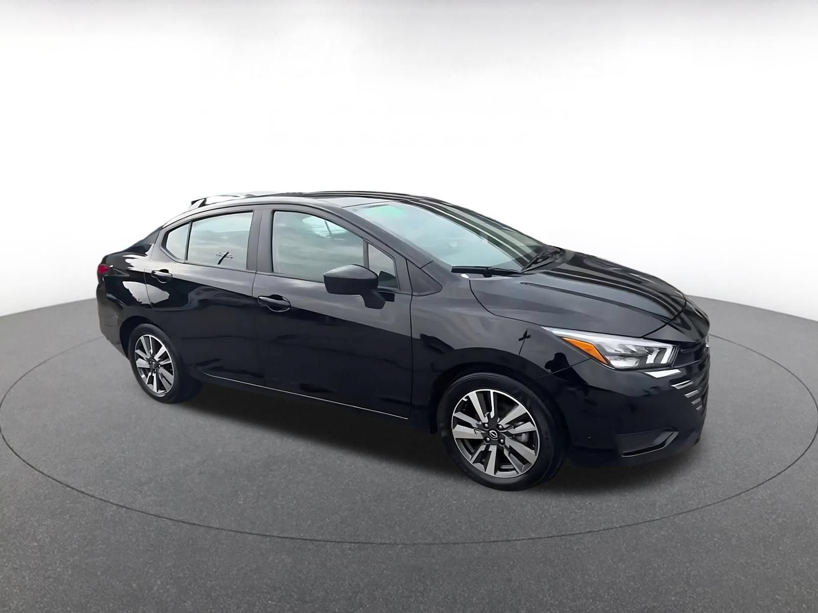 Used 2025 Nissan Versa SV FWD image 2