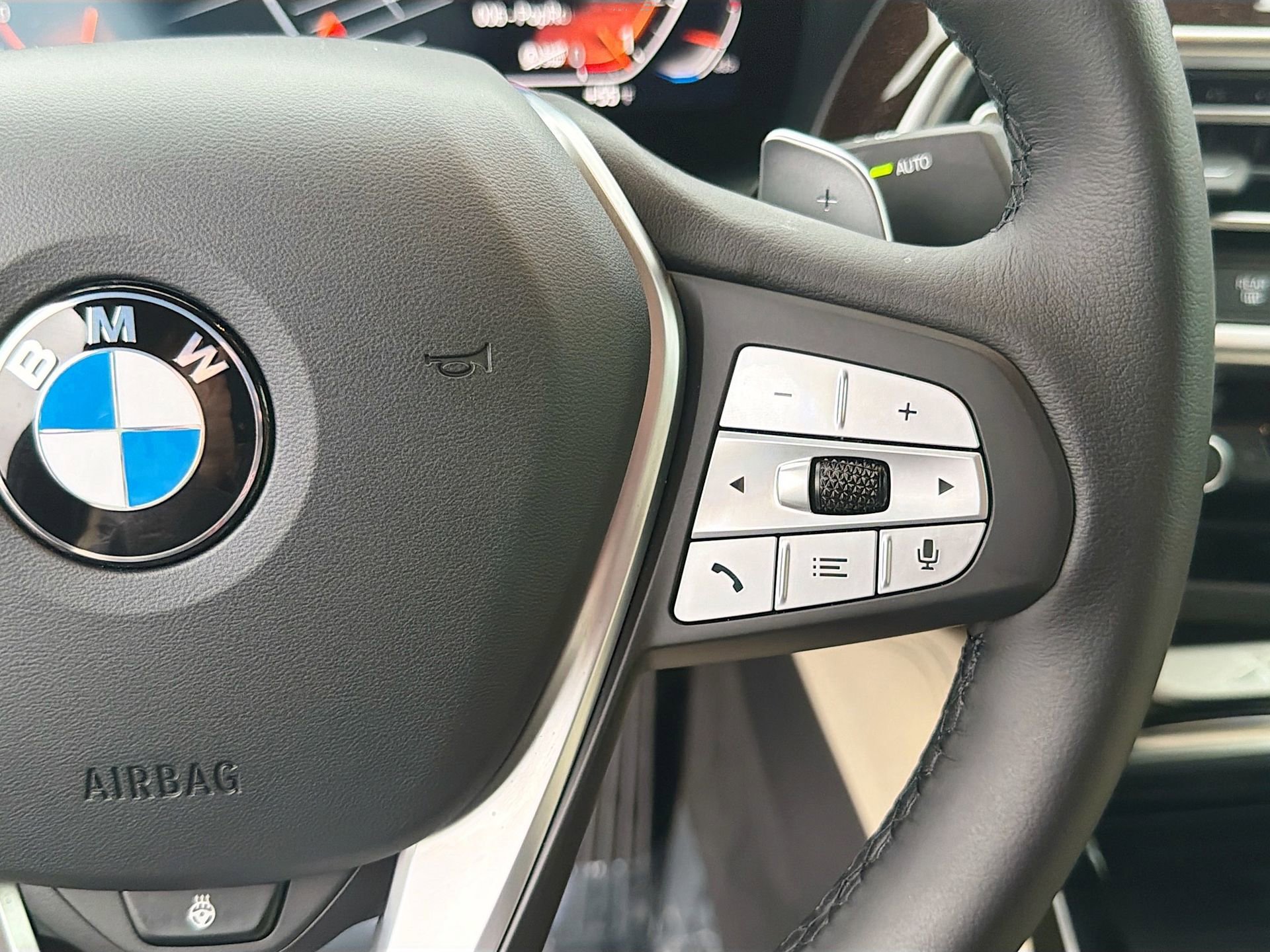 Certified 2025 BMW X4 xDrive30i image 40