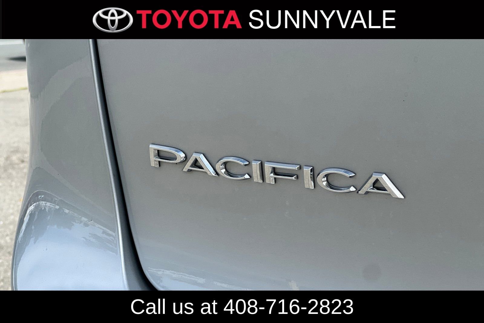 Used 2023 Chrysler Pacifica Touring-L image 13