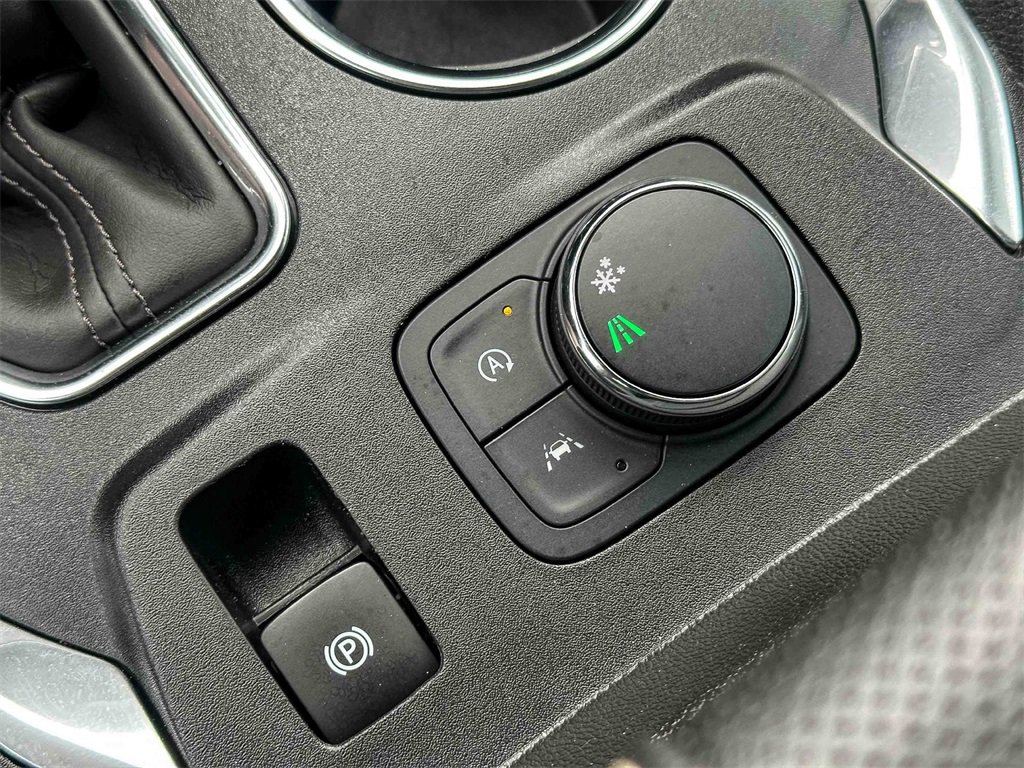 Certified 2023 Chevrolet Traverse Premier image 35