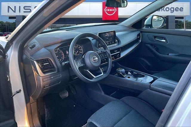 Used 2022 Nissan Rogue SV image 14