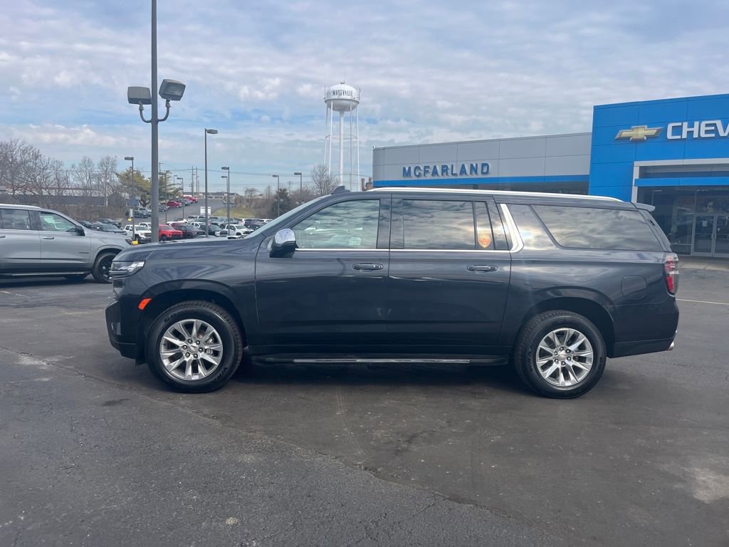 Used 2023 Chevrolet Suburban Premier image 2