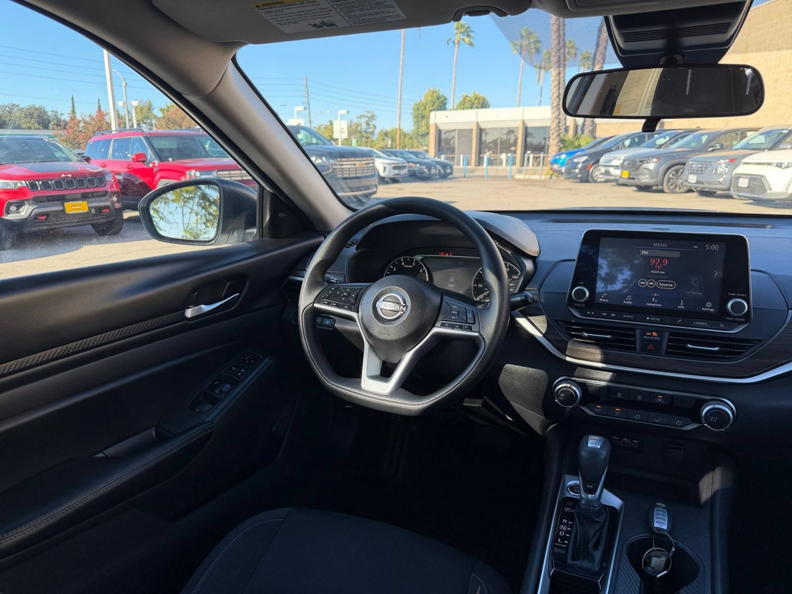 Used 2025 Nissan Altima 2.5 SV FWD image 33