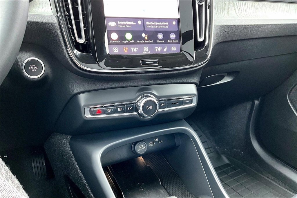 Certified 2026 Volvo XC40 B5 Core w/ Climate Package image 16