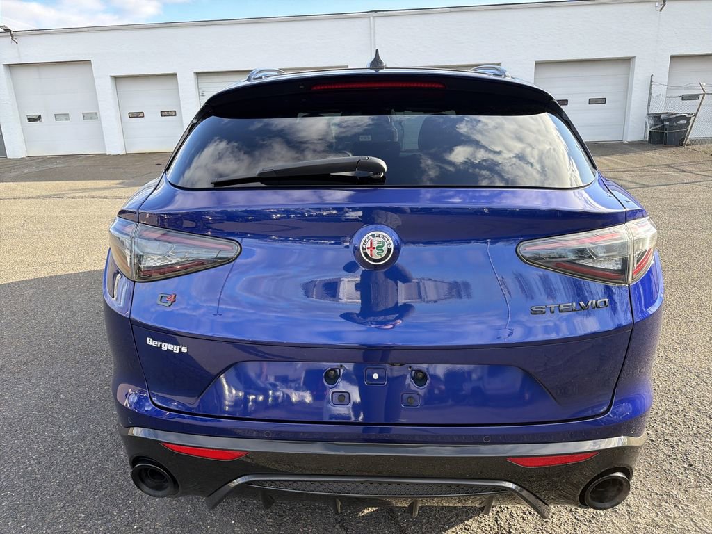 Used 2021 Alfa Romeo Stelvio Ti Sport image 4